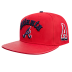 MLB ATLANTA BRAVES OLD ENGLISH CASQUETTE STRAPBACK EN CUIR À SIX PANNEAUX POUR UNISEXE (ROUGE)