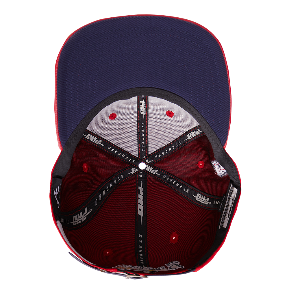MLB ATLANTA BRAVES OLD ENGLISH CASQUETTE STRAPBACK EN CUIR À SIX PANNEAUX POUR UNISEXE (ROUGE)