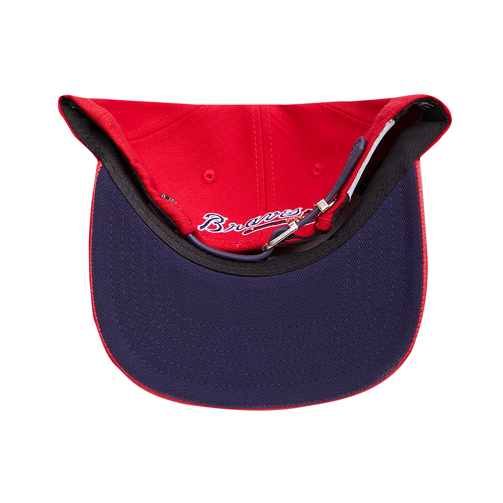 MLB ATLANTA BRAVES OLD ENGLISH CASQUETTE STRAPBACK EN CUIR À SIX PANNEAUX POUR UNISEXE (ROUGE)