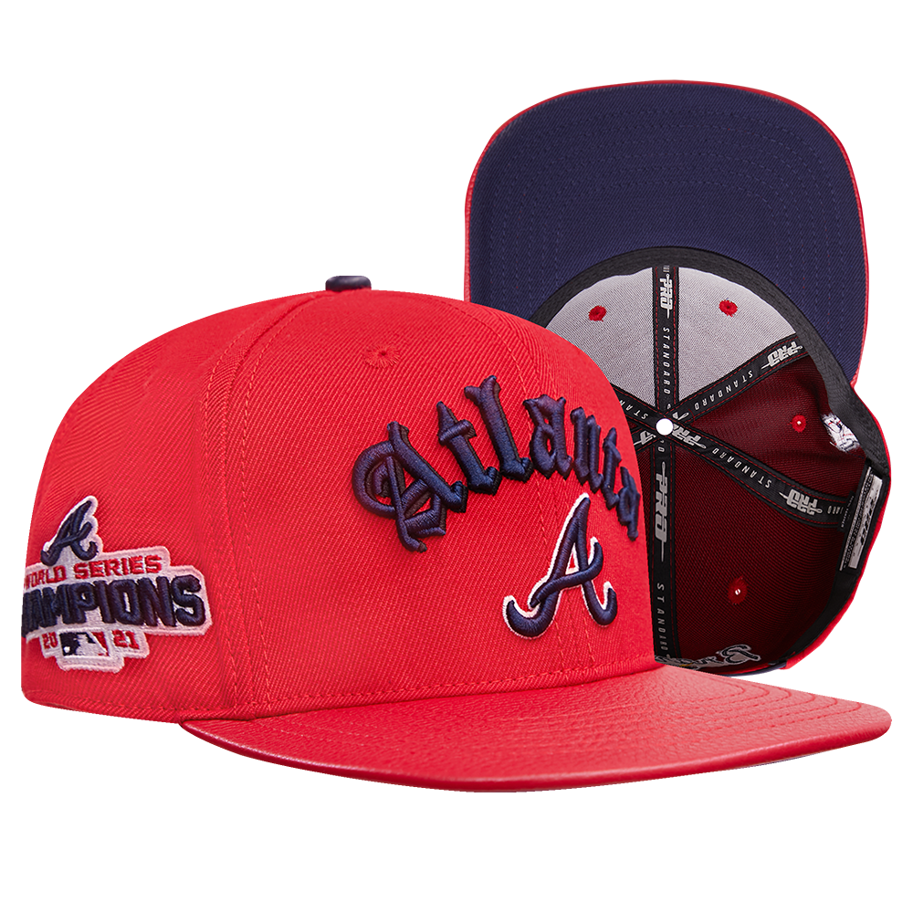 MLB ATLANTA BRAVES OLD ENGLISH CASQUETTE STRAPBACK EN CUIR À SIX PANNEAUX POUR UNISEXE (ROUGE)