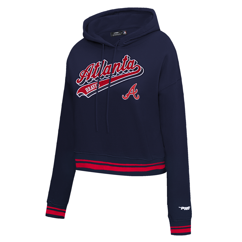 MLB ATLANTA BRAVES SCRIPT TAIL WOMEN'S RIB FLEECE CROPPED PULLOVER HOODIE (MIDNIGHT NAVY/RED/MIDNIGHT NAVY)