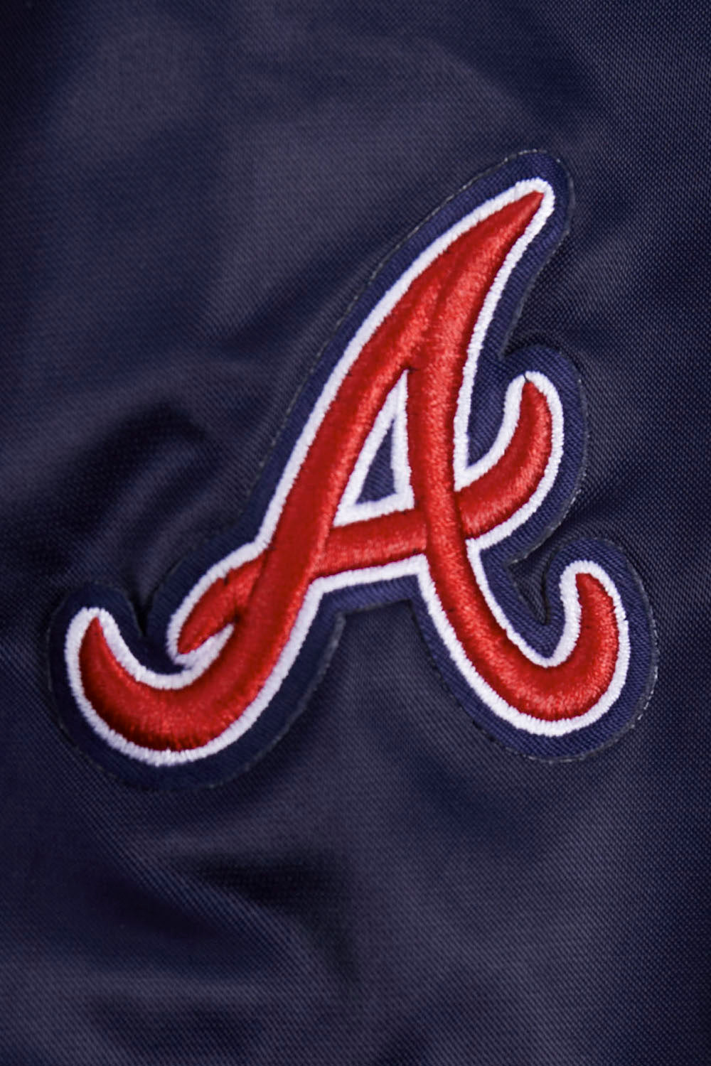MLB ATLANTA BRAVES SCRIPT TAIL BLOUSON EN SATIN POUR FEMME (MARINE MINUIT/ROUGE/MARINE MINUIT)