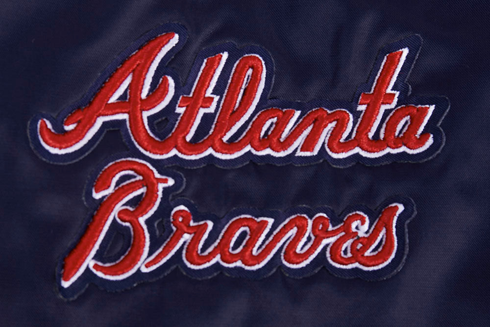 MLB ATLANTA BRAVES SCRIPT TAIL BLOUSON EN SATIN POUR FEMME (MARINE MINUIT/ROUGE/MARINE MINUIT)