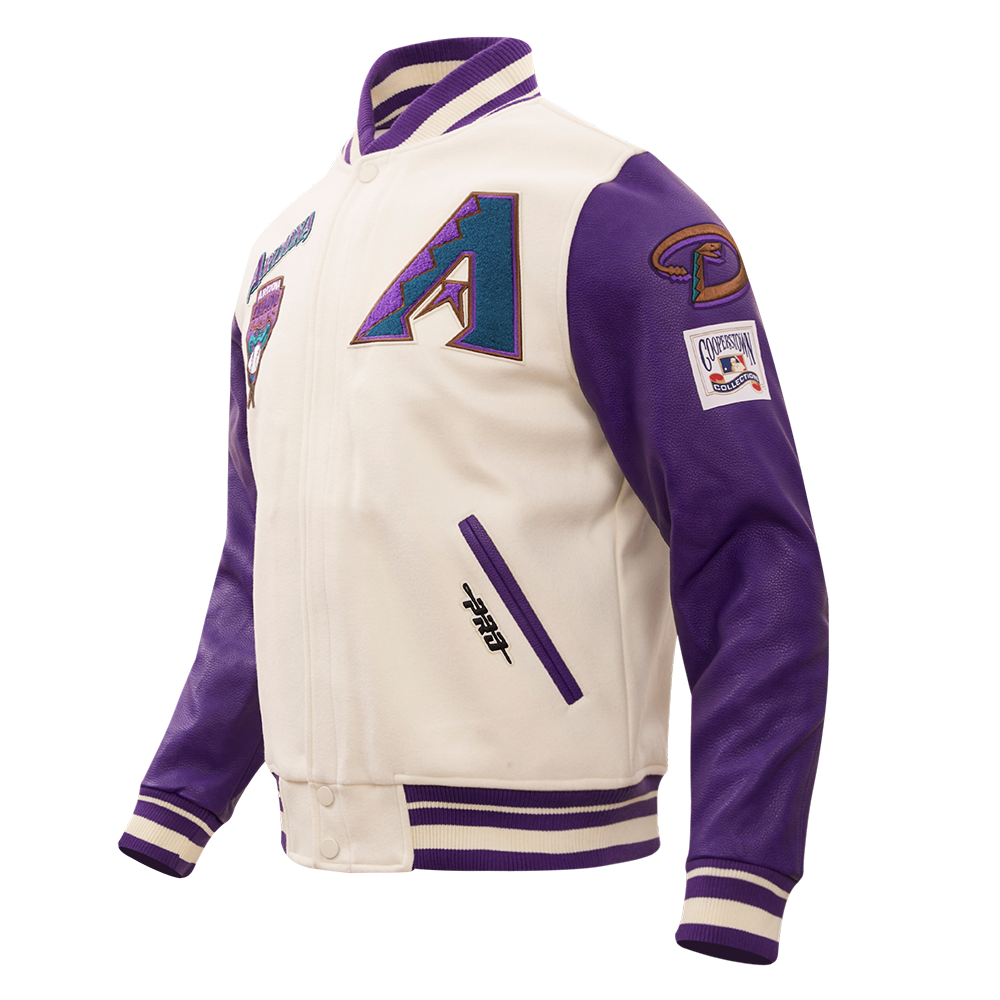 MLB ARIZONA DIAMONDBACKS RETRO CLASSICS BLOUSON COLLÉGIAL POUR HOMME (COQUILLE D'ŒUF/VIOLET)