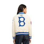 MLB BROOKLYN DODGERS RETRO CLASSIC BLOUSON EN SATIN À BORDS CÔTELÉS POUR FEMME (COQUILLE D'ŒUF/BLEU ROYAL)