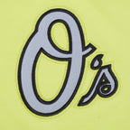 MLB BALTIMORE ORIOLES UNDER THE LIGHTS HAUT EN JERSEY SIMPLE POUR HOMME (JAUNE FLUO)