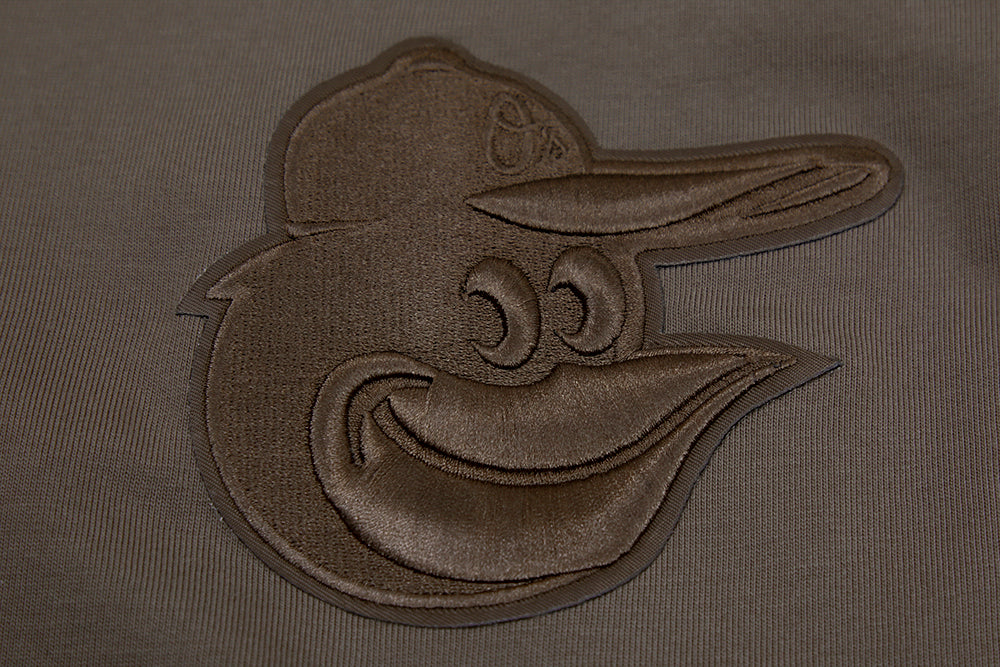 MLB BALTIMORE ORIOLES NEUTRAL MEN'S  CJ DROP SHOULDER TOP (DARK TAUPE)