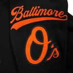 MLB BALTIMORE ORIOLES LIVING LARGE CHANDAIL À CAPUCHON EN MOLLETON À ÉPAULES TOMBANTES POUR HOMME (NOIR)
