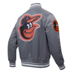 MLB BALTIMORE ORIOLES SCRIPT TAIL BLOUSON EN SATIN POUR HOMME (GRIS)