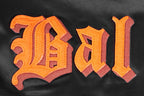 MLB BALTIMORE ORIOLES OLD ENGLISH BLOUSON EN SATIN À BORDS CÔTELÉS POUR HOMME (NOIR/ORANGE)