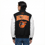 MLB BALTIMORE ORIOLES CITY ARCH BLOUSON COLLÉGIAL EN LAINE POUR HOMME (NOIR/BLANC M60030)