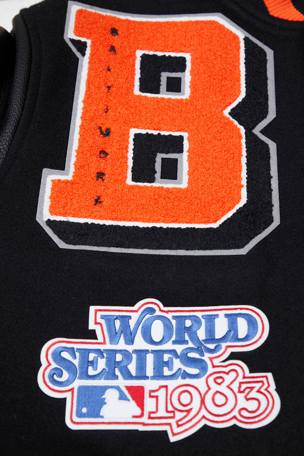 MLB BALTIMORE ORIOLES MASH UP BLOUSON COLLÉGIAL EN LAINE À BORDS CÔTELÉS POUR HOMME (NOIR/ORANGE)