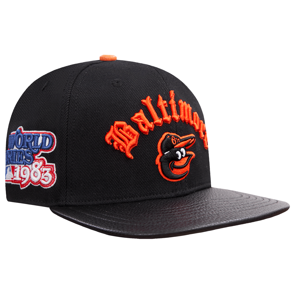 MLB BALTIMORE ORIOLES OLD ENGLISH UNISEX 6 PANEL LEATHER STRAPBACK (BLACK)