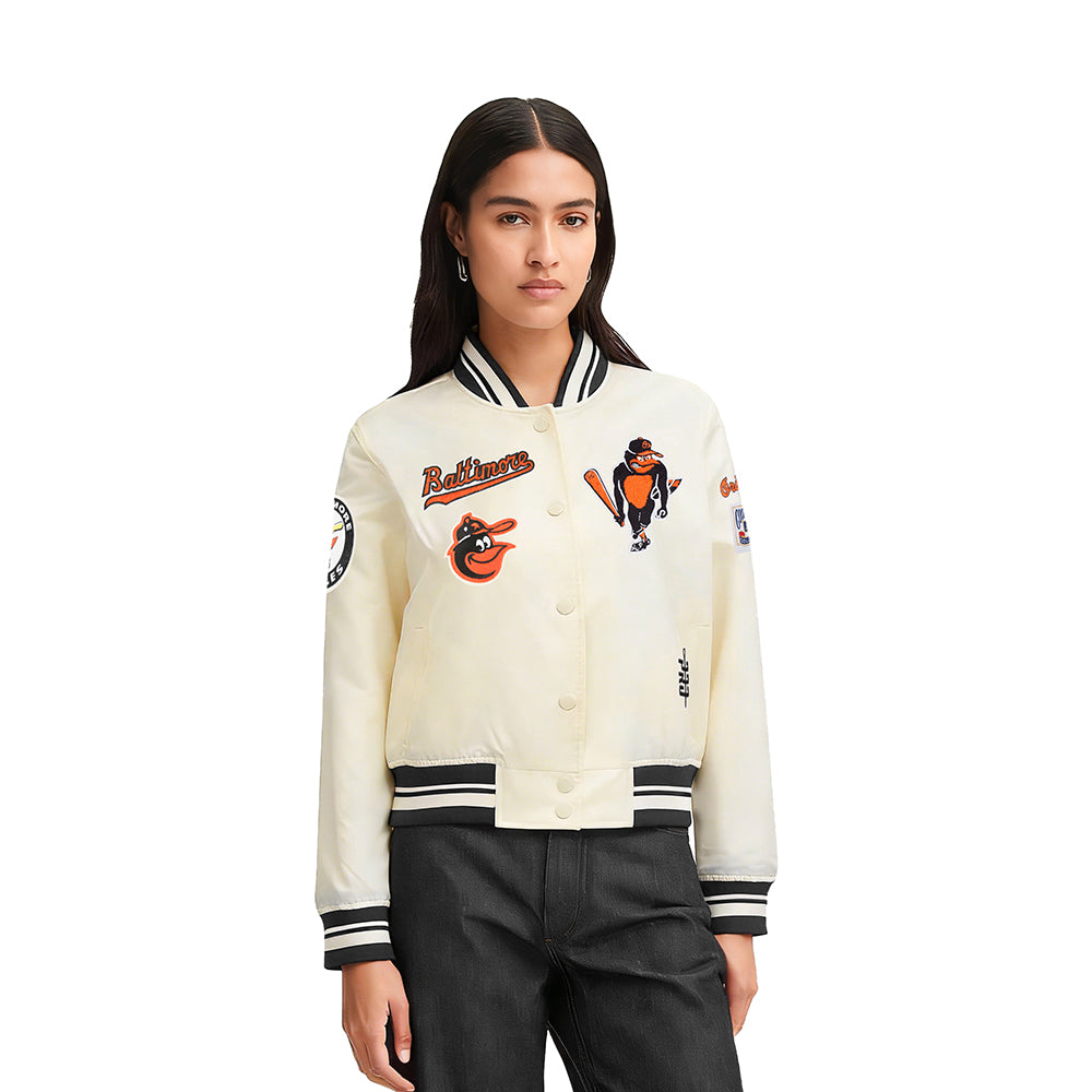 MLB BALTIMORE ORIOLES RETRO CLASSIC BLOUSON EN SATIN À BORDS CÔTELÉS POUR FEMME (COQUILLE D'ŒUF/NOIR)
