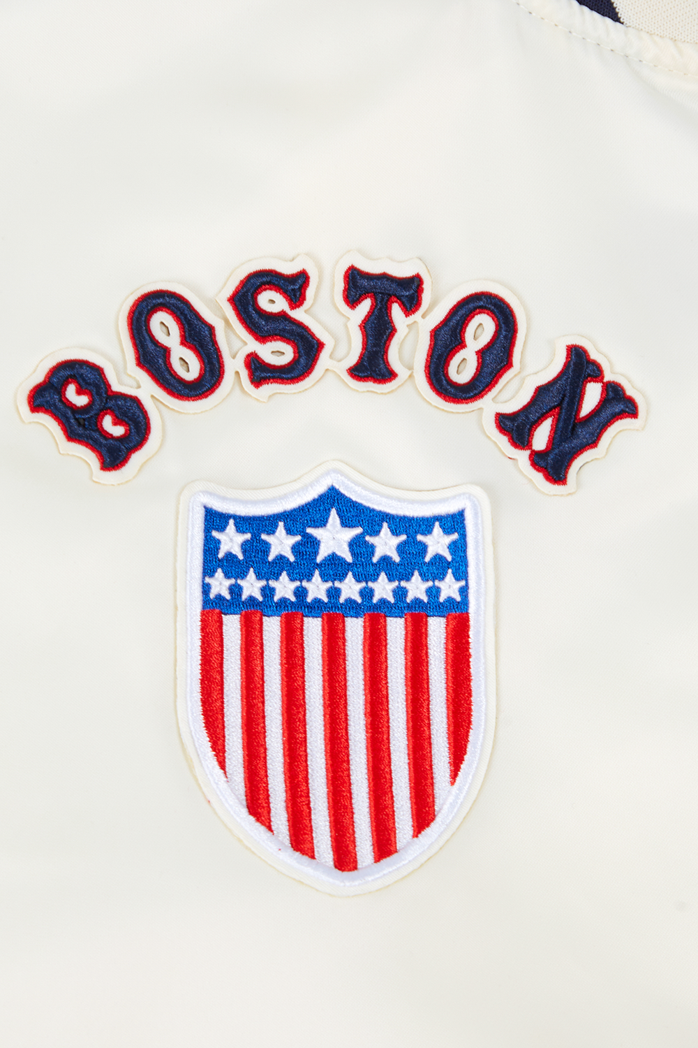 MLB BOSTON RED SOX RETRO CLASSIC BLOUSON EN SATIN À BORDS CÔTELÉS POUR HOMME (COQUILLE D'ŒUF/MARINE MINUIT)