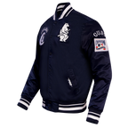 MLB CHICAGO CUBS RETRO CLASSIC BLOUSON EN SATIN À BORDS CÔTELÉS POUR HOMME (MARINE MINUIT)