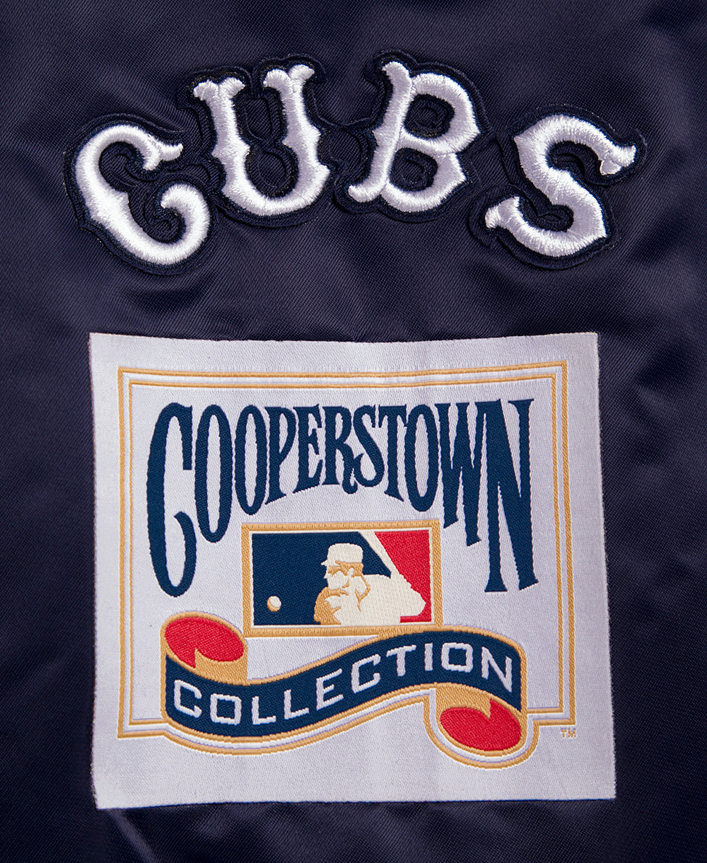 MLB CHICAGO CUBS RETRO CLASSIC BLOUSON EN SATIN À BORDS CÔTELÉS POUR HOMME (MARINE MINUIT)