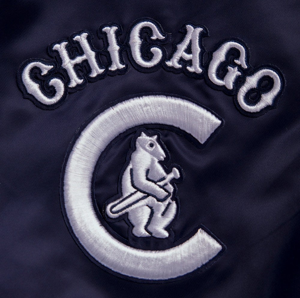 MLB CHICAGO CUBS RETRO CLASSIC BLOUSON EN SATIN À BORDS CÔTELÉS POUR HOMME (MARINE MINUIT)