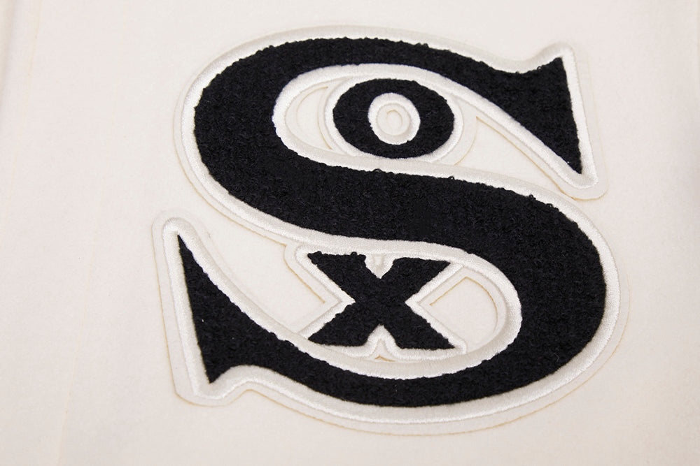 MLB CHICAGO WHITE SOX RETRO CLASSIC BLOUSON COLLÉGIAL EN LAINE À BORDS CÔTELÉS POUR HOMME (COQUILLE D'ŒUF/NOIR)