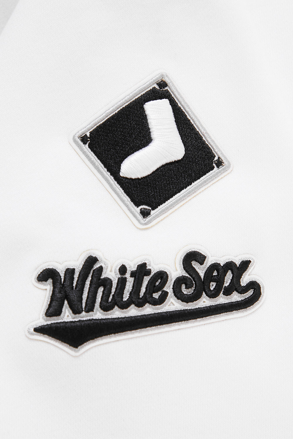 MLB CHICAGO WHITE SOX CLASSIC WOMEN'S CROPPED PULLOVER HOODIE (WHITE)