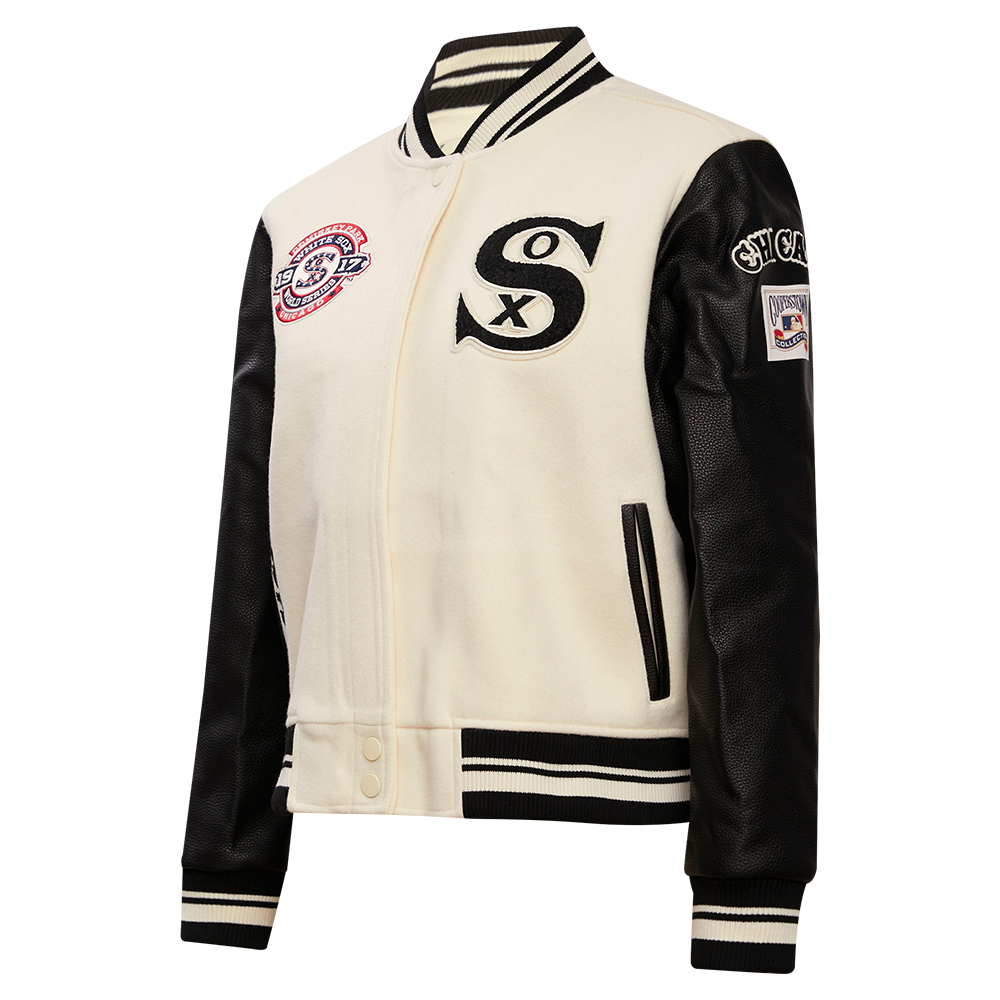 MLB CHICAGO WHITE SOX RETRO CLASSIC BLOUSON COLLÉGIAL EN LAINE À BORDS CÔTELÉS POUR FEMME (COQUILLE D'ŒUF/NOIR)