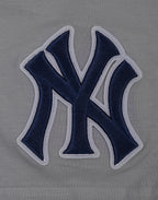 MLB NEW YORK YANKEES SCRIPT TAIL HAUT EN JERSEY SIMPLE POUR HOMME (GRIS)