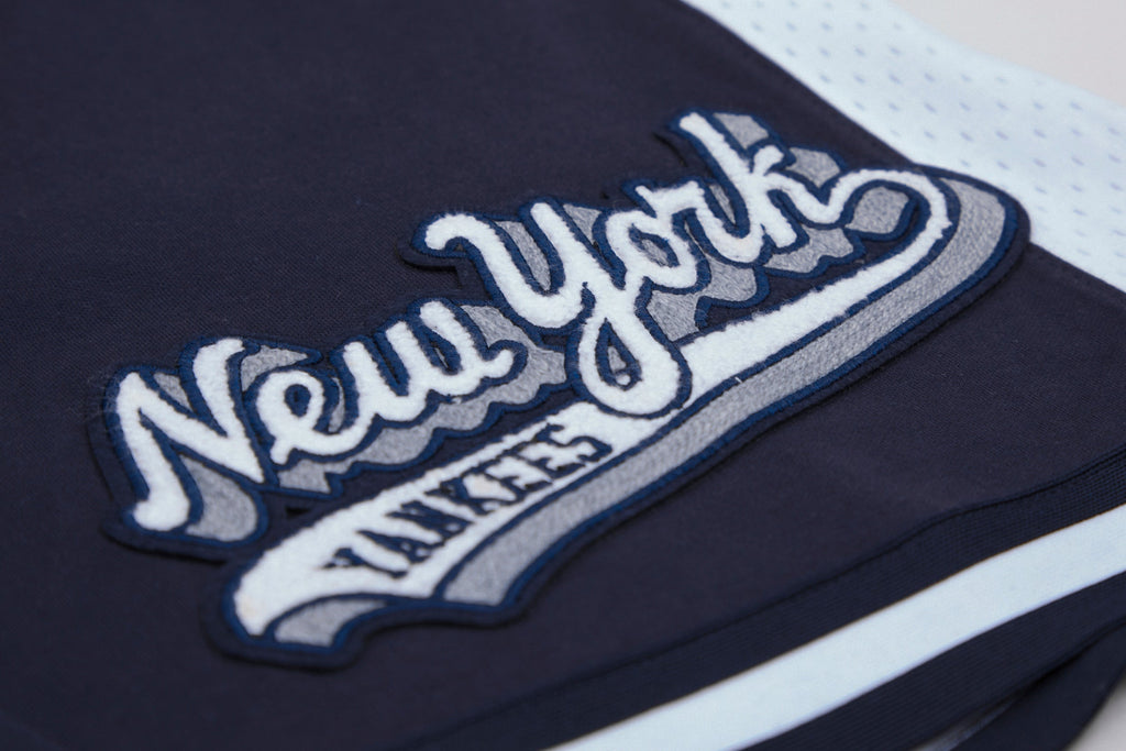 MLB NEW YORK YANKEES SCRIPT TAIL SHORT EN MAILLE DOUBLE 2.0 POUR HOMME (MARINE MINUIT)