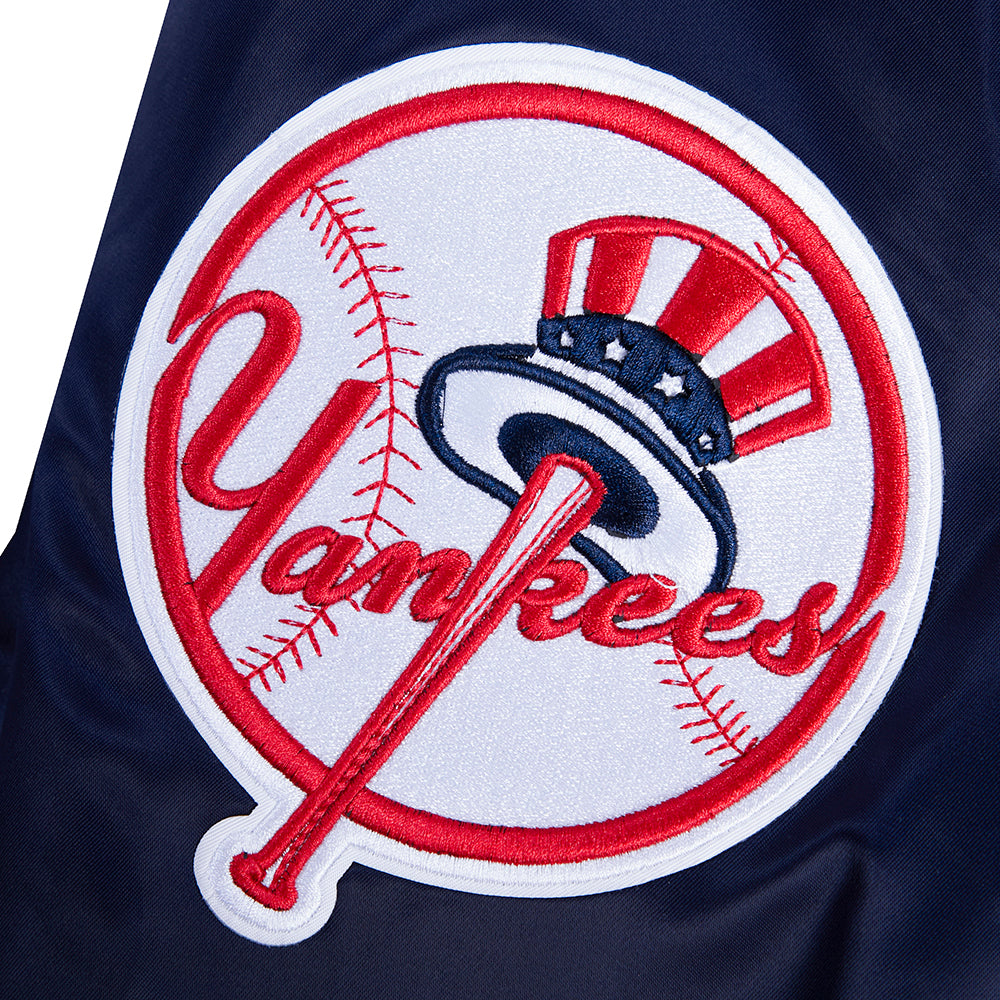 MLB NEW YORK YANKEES SCRIPT TAIL BLOUSON EN SATIN À BORDS CÔTELÉS POUR HOMME (MARINE MINUIT)