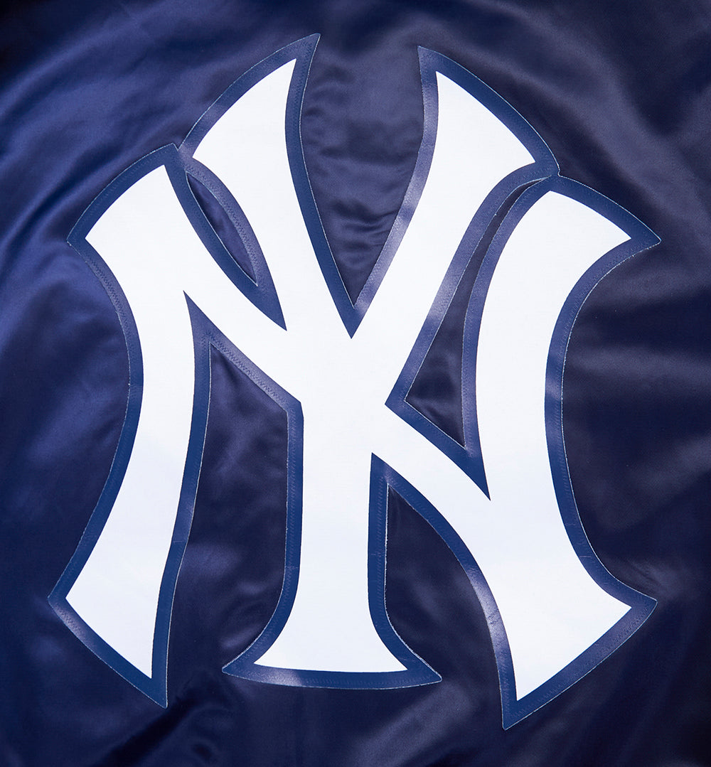 MLB NEW YORK YANKEES SCRIPT TAIL BLOUSON EN SATIN À BORDS CÔTELÉS POUR HOMME (MARINE MINUIT)