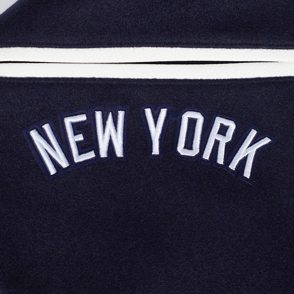 MLB NEW YORK YANKEES TURN IT UP BLOUSON COLLÉGIAL EN LAINE À BORDS CÔTELÉS POUR HOMME (MARINE MINUIT/BLANC)