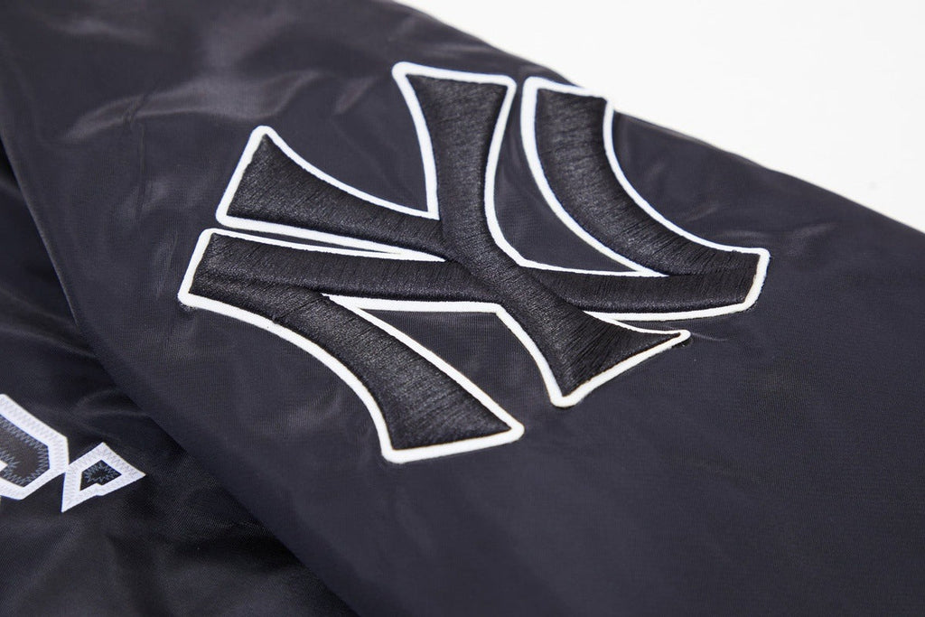 MLB NEW YORK YANKEES MURDERERS ROW BIG LOGO MEN'S SATIN JACKET (BLACK)