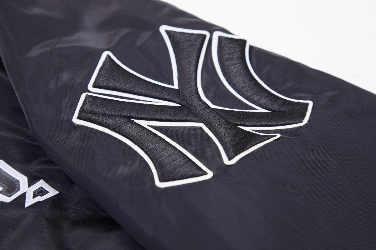 MLB NEW YORK YANKEES MURDERERS ROW BIG LOGO MEN'S SATIN JACKET (BLACK)