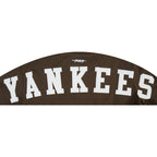 MLB NEW YORK YANKEES WINGSPAN T-SHIRT EN JERSEY SIMPLE À COUPE CARRÉE POUR FEMME (BRUN)