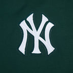 MLB NEW YORK YANKEES WINGSPAN T-SHIRT EN JERSEY SIMPLE À COUPE CARRÉE POUR FEMME (VERT FORÊT)