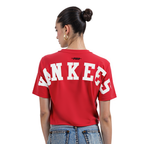 MLB NEW YORK YANKEES WINGSPAN T-SHIRT EN JERSEY SIMPLE À COUPE CARRÉE POUR FEMME (ROUGE)