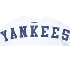 MLB NEW YORK YANKEES WINGSPAN T-SHIRT EN JERSEY SIMPLE À COUPE CARRÉE POUR FEMME (BLANC)