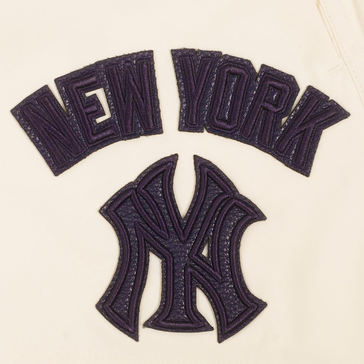 MLB NEW YORK YANKEES TRIPLE TONAL SHORT TISSÉ POUR FEMME POUR FEMME (COQUILLE D'ŒUF)