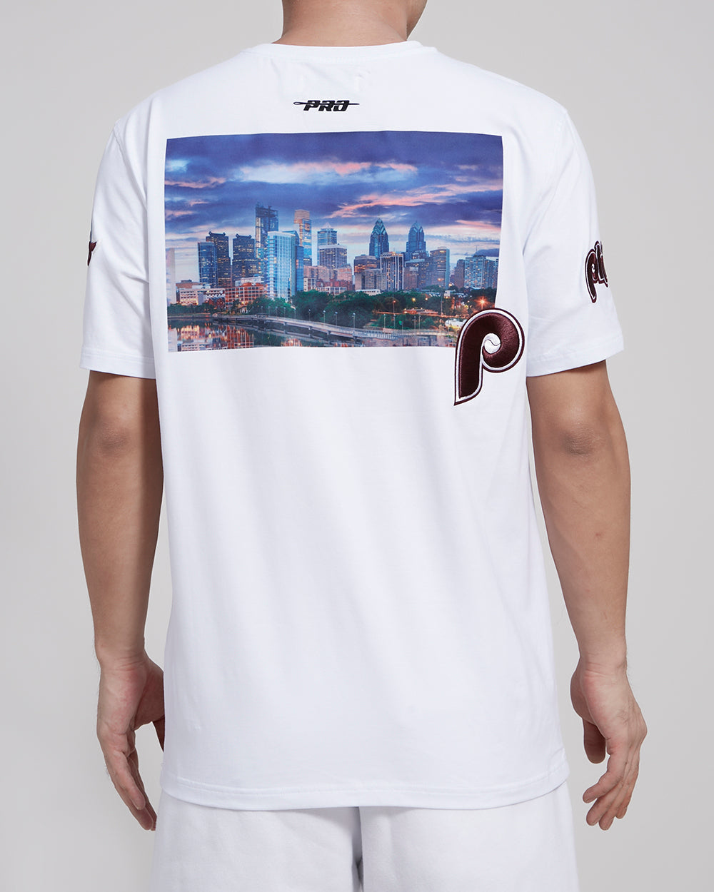 MLB PHILADELPHIA PHILLIES RETRO CITY SCAPE MEN'S TOP (WHITE)