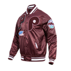 MLB PHILADELPHIA PHILLIES MASH UP BLOUSON RÉTRO EN SATIN À BORDS CÔTELÉS POUR HOMME (LIE-DE-VIN)