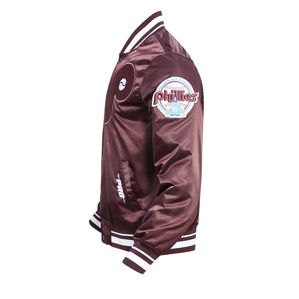 MLB PHILADELPHIA PHILLIES MASH UP BLOUSON RÉTRO EN SATIN À BORDS CÔTELÉS POUR HOMME (LIE-DE-VIN)