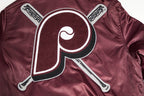 MLB PHILADELPHIA PHILLIES MASH UP BLOUSON RÉTRO EN SATIN À BORDS CÔTELÉS POUR HOMME (LIE-DE-VIN)