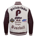MLB PHILADELPHIA PHILLIES OLD ENGLISH BLOUSON COLLÉGIAL POUR HOMME (COQUILLE D'ŒUF/LIE-DE-VIN)