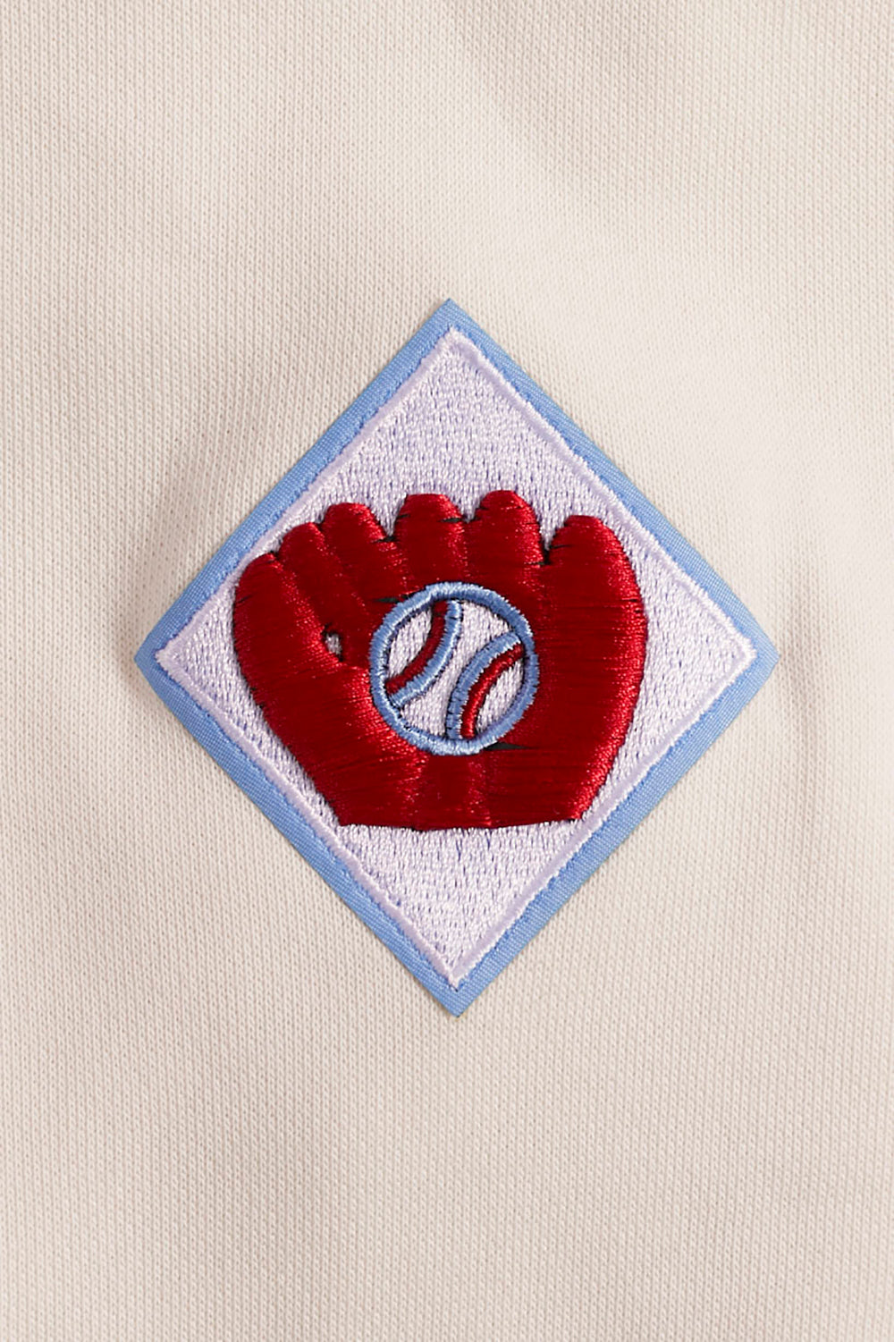 MLB PHILADELPHIA PHILLIES RETRO CLASSIC WOMEN'S CROPPED PULLOVER HOODIE (EGGSHELL/ RED)