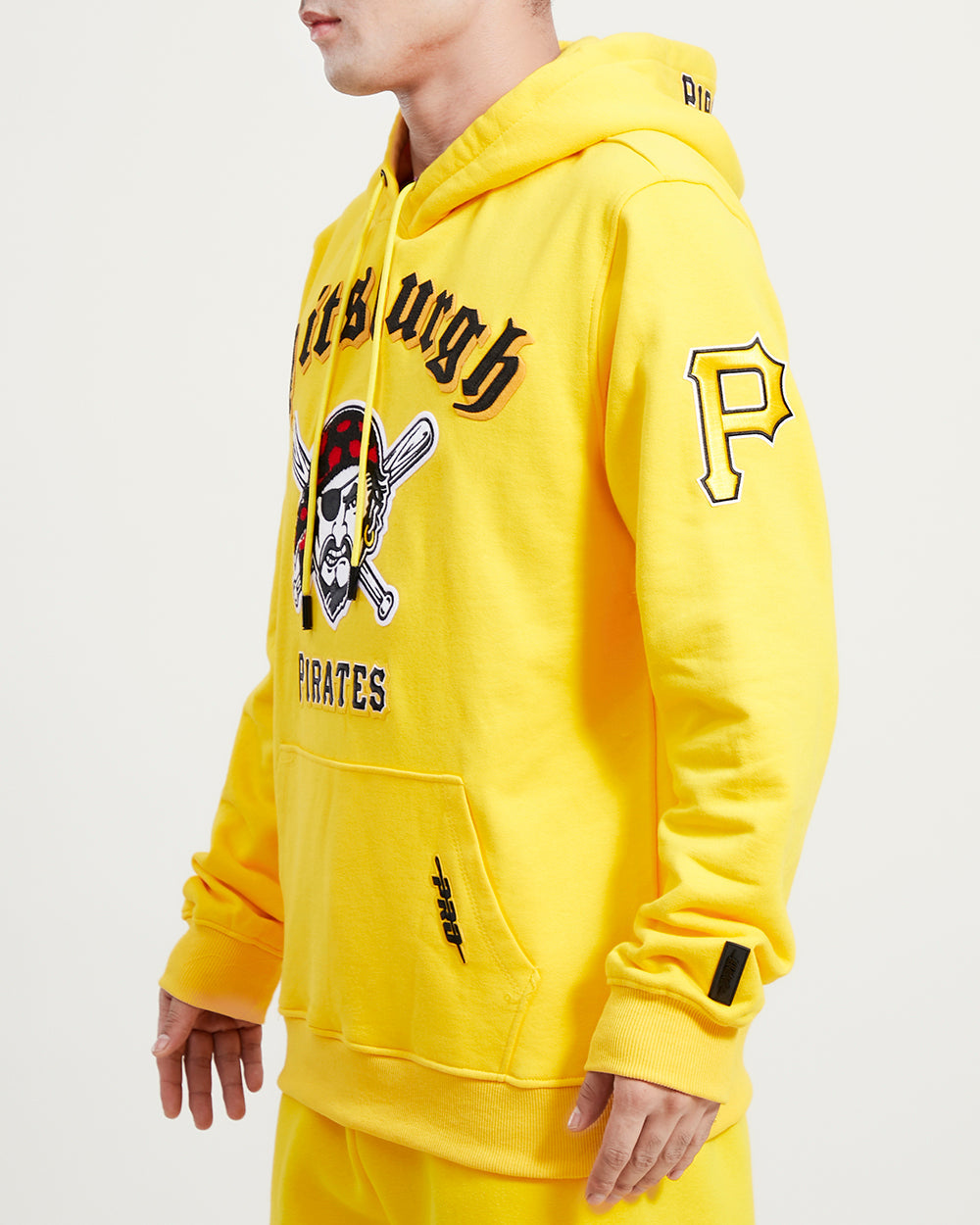MLB PITTSBURGH PIRATES OLD ENGLISH MEN'S PULLOVER HOODIE (YELLOW)