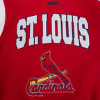 MLB ST. LOUIS CARDINALS CITY ARCH BLOUSON COLLÉGIAL EN LAINE POUR HOMME (ROUGE/BLANC)