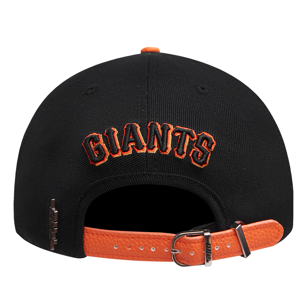 MLB SAN FRANCISCO GIANTS OLD ENGLISH CASQUETTE STRAPBACK EN CUIR À SIX PANNEAUX POUR UNISEXE (NOIR)