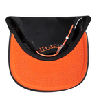 MLB SAN FRANCISCO GIANTS OLD ENGLISH CASQUETTE STRAPBACK EN CUIR À SIX PANNEAUX POUR UNISEXE (NOIR)