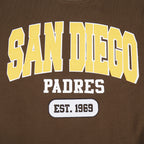 MLB SAN DIEGO PADRES CITY ARCH MEN'S FLC CREWNECK (BROWN)