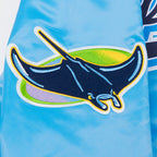 MLB TAMPA BAY RAYS SCRIPT TAIL BLOUSON EN SATIN POUR HOMME (BLEU UNIVERSITÉ)