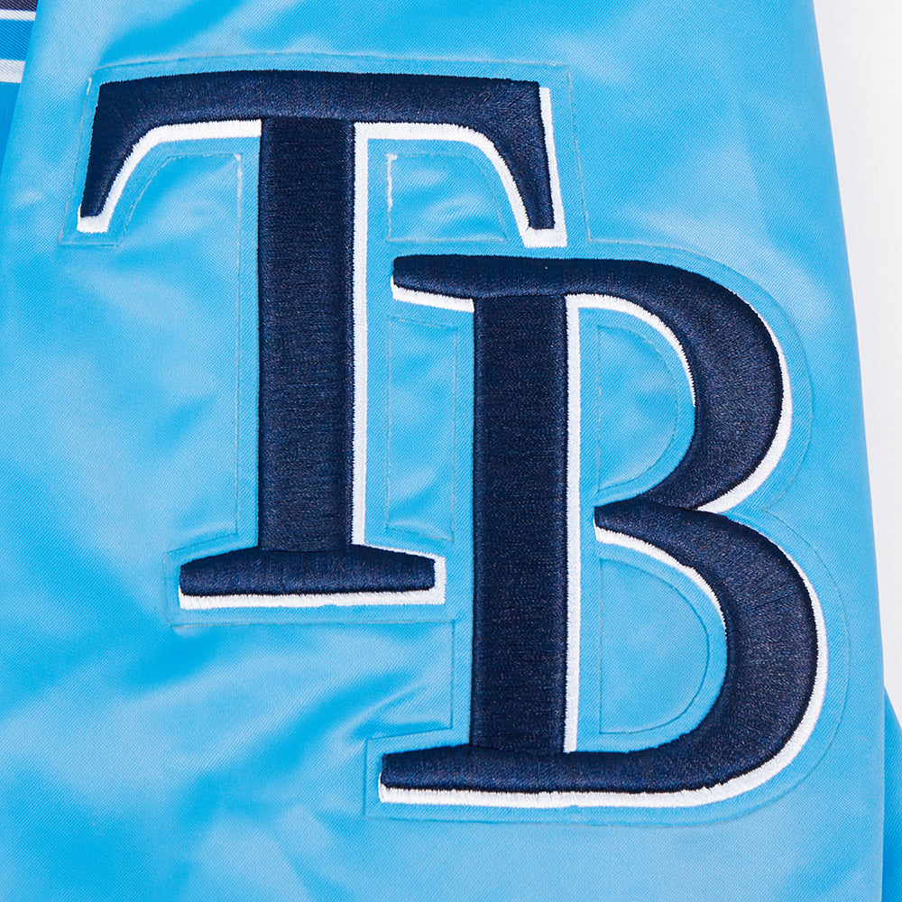 MLB TAMPA BAY RAYS SCRIPT TAIL BLOUSON EN SATIN POUR HOMME (BLEU UNIVERSITÉ)